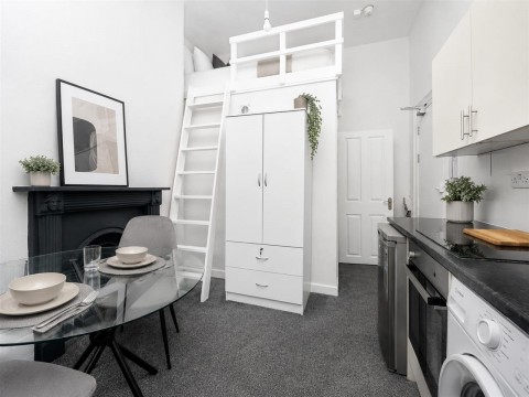View Full Details for Oriental Place, Flat 7, Brighton