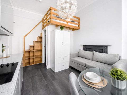View Full Details for Oriental Place, Flat 3, Brighton