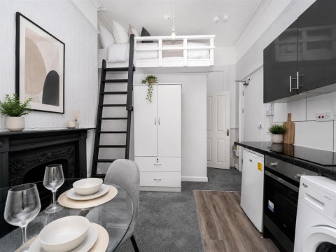 View Full Details for Oriental Place, Flat 4, Brighton