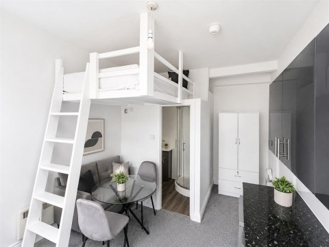 View Full Details for Oriental Place, Flat 9, Brighton