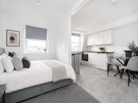 View Full Details for Oriental Place, Flat 13, Brighton